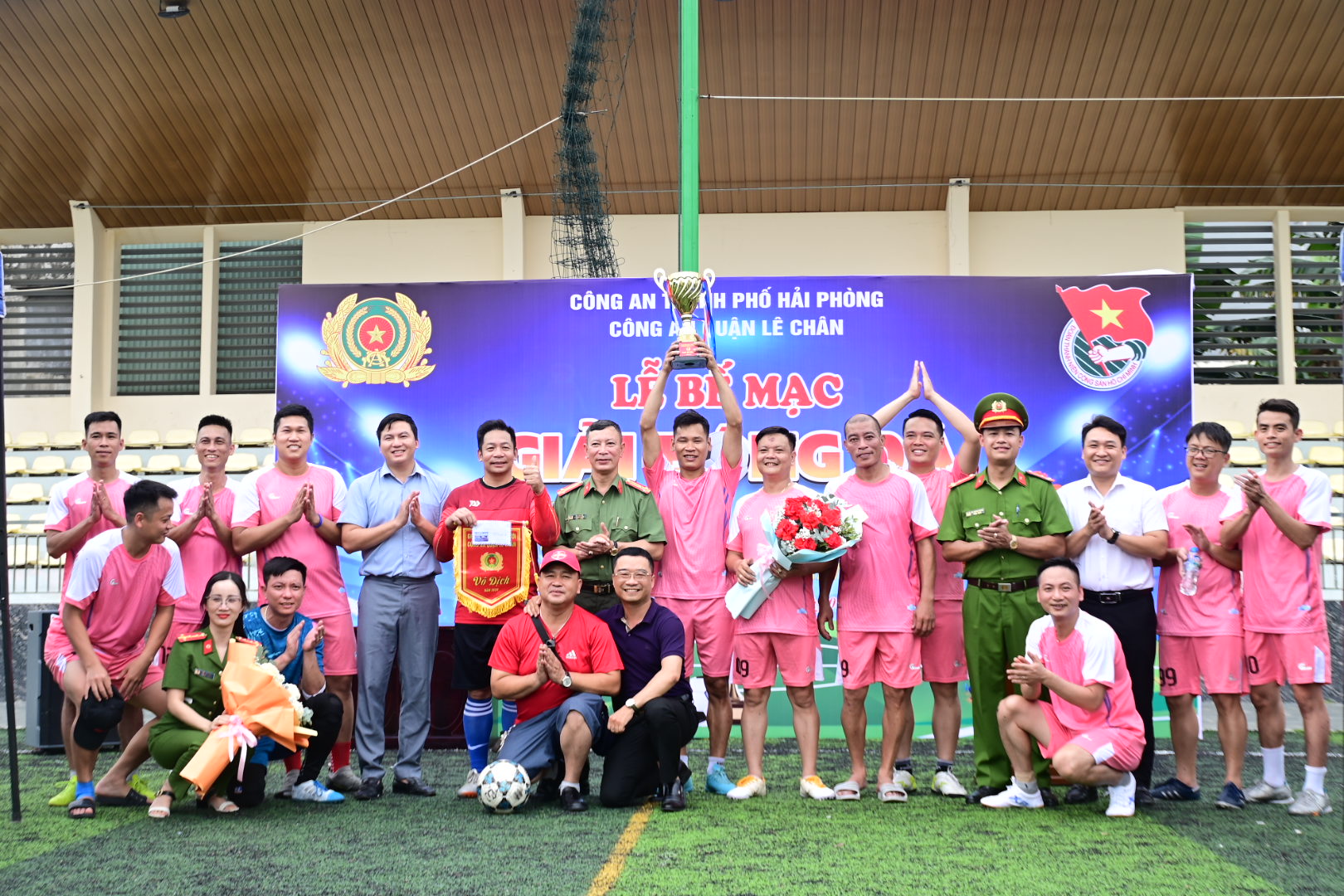 Công an quận Lê Chân: Bế mạc Giải bóng đá mini lần thứ III năm 2024 chào mừng Ngày giải phóng miền Nam thống nhất đất nước